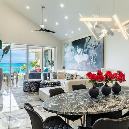 Long BayTheblu — Luxury Beachfront Penthouse At The Grandview, Grace Bay Beachアパートメント エクステリア 写真