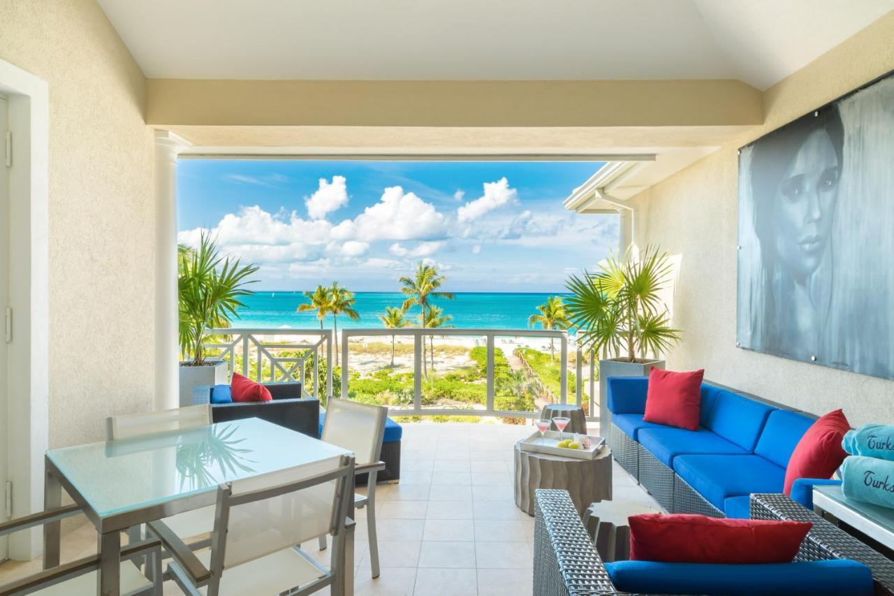 Long BayTheblu — Luxury Beachfront Penthouse At The Grandview, Grace Bay Beachアパートメント エクステリア 写真